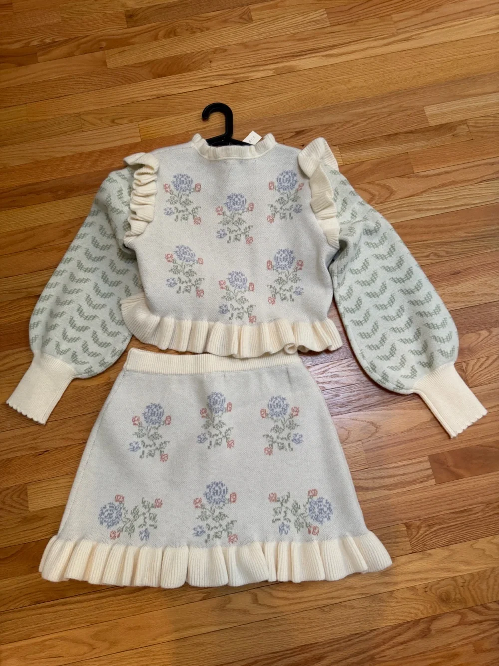 Mable Cream Floral Knit Mini Skirt / Sweater Set with Ruffle Hem Size Large